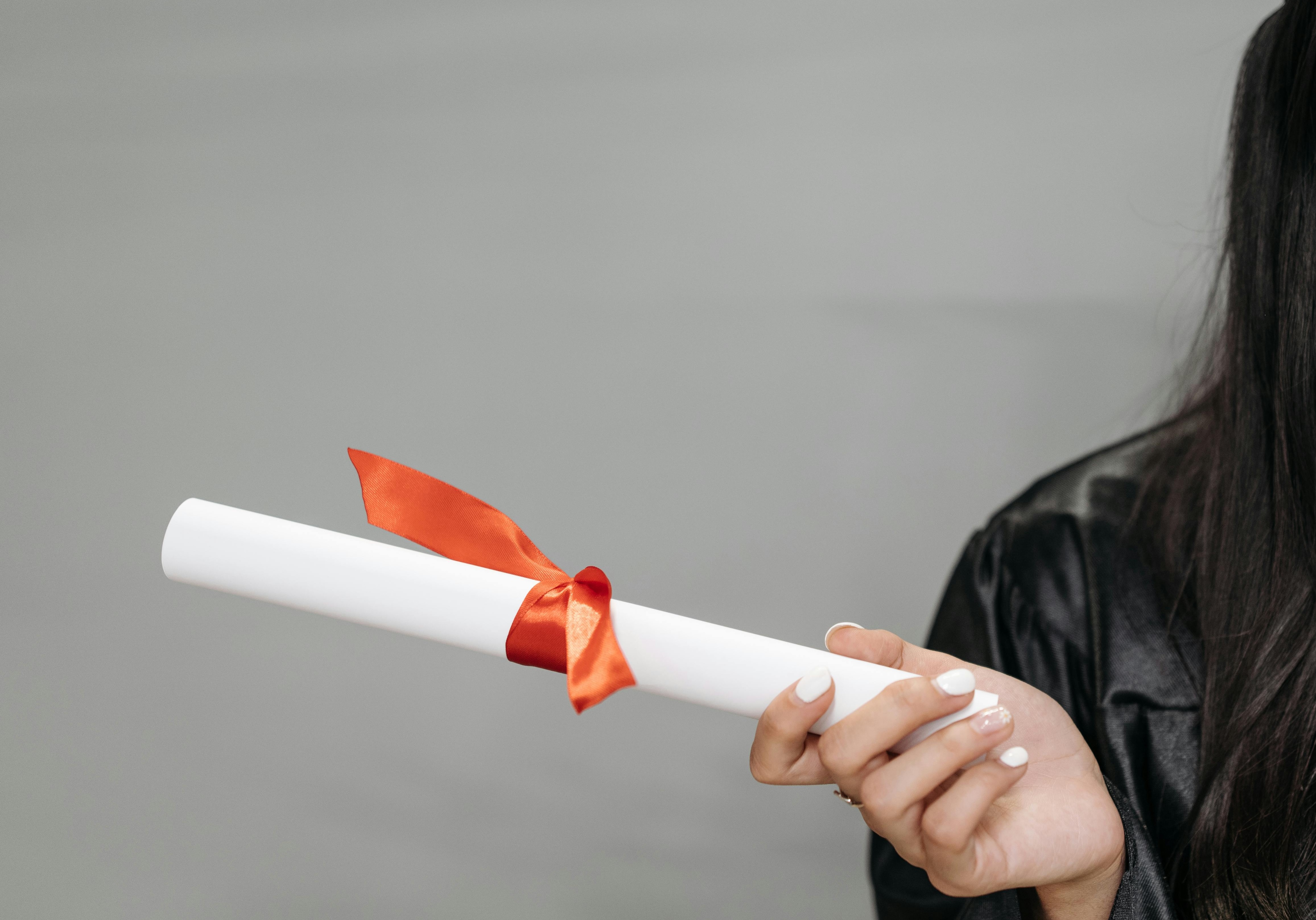 Immagine che raffigura Ritiro diplomi anno scolastico 2024/2025