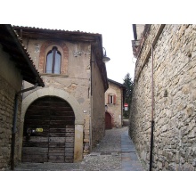 Salita al castello Camozzi Vertova